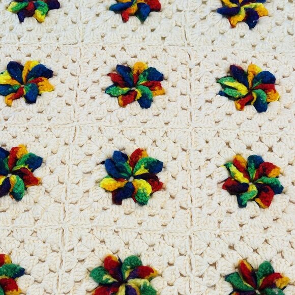 Vintage Crochet 3D Tie Dye Flowers Afghan Granny Square Blanket Throw 46”x40” - Picture 5 of 7